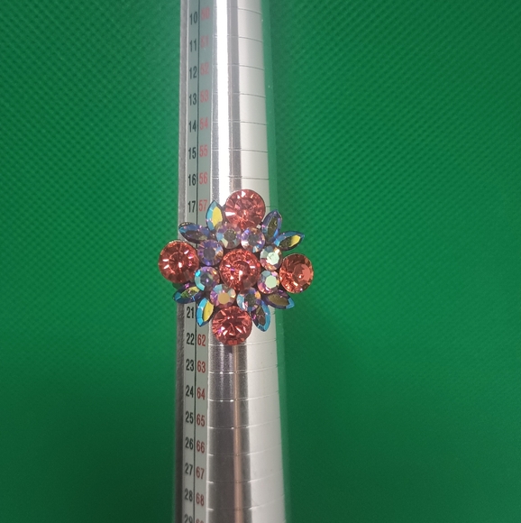 Size 9 Gorgeous Red Rhinestone Ring Signed SNK - Picture 2 of 9